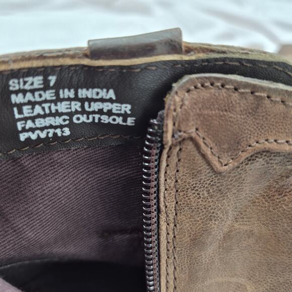 Very Volatile Women's Drexel leather Ankle Boot western-inspired bootie size 7 - Picture 8 of 8